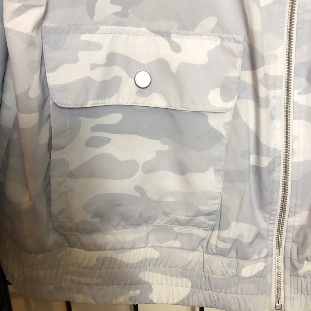 Chico’s Cammo Pattern Gray Lightweight Long Sleev… - image 6